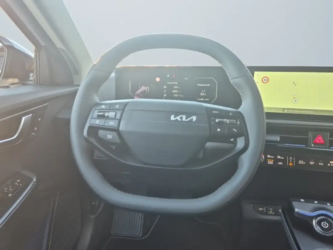 Kia EV6 - Thumbnail 11