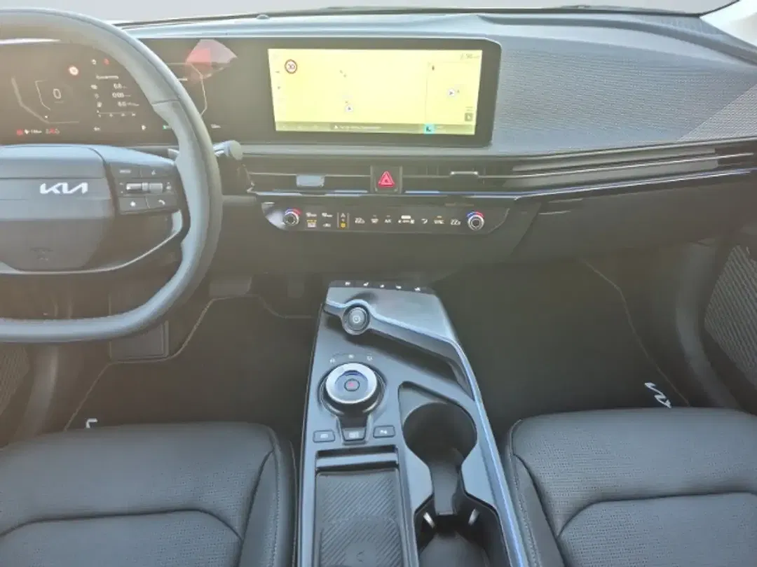 Kia EV6 - Thumbnail 15