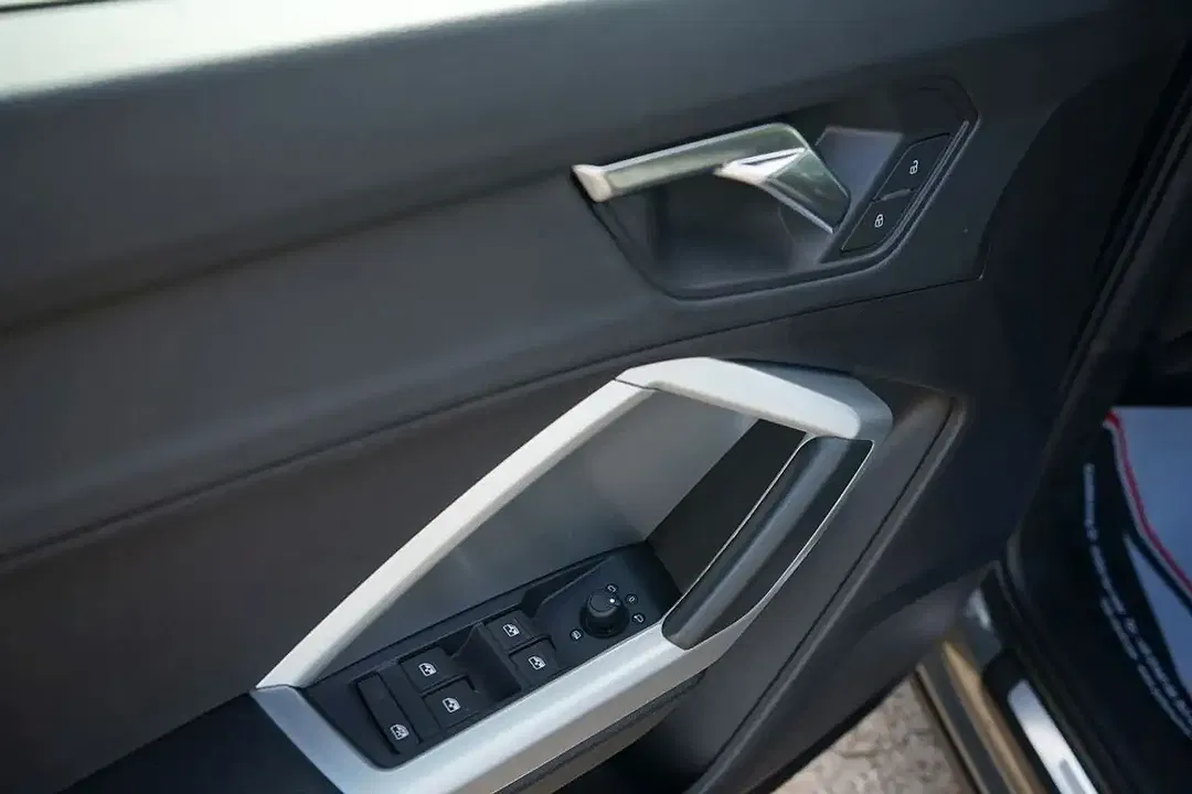 Audi Q3 - Thumbnail 12