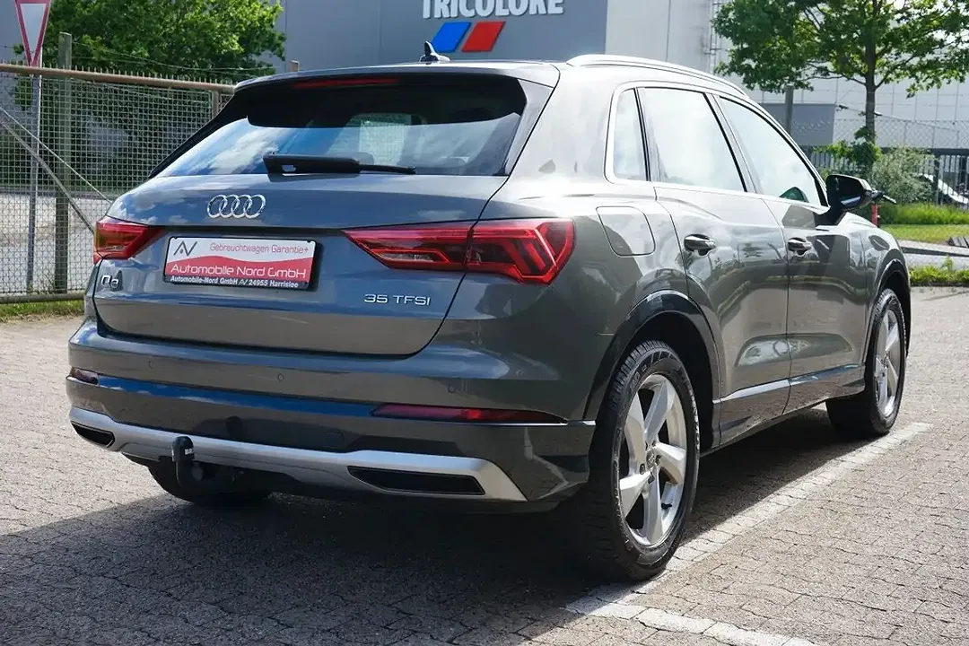 Audi Q3 - Thumbnail 3