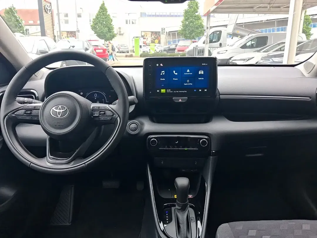 Toyota Yaris - Thumbnail 10