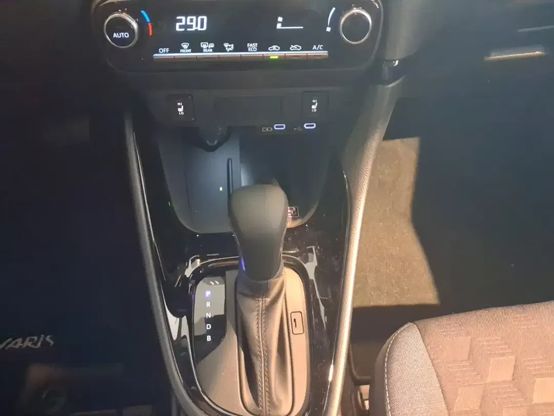 Toyota Yaris - Thumbnail 15