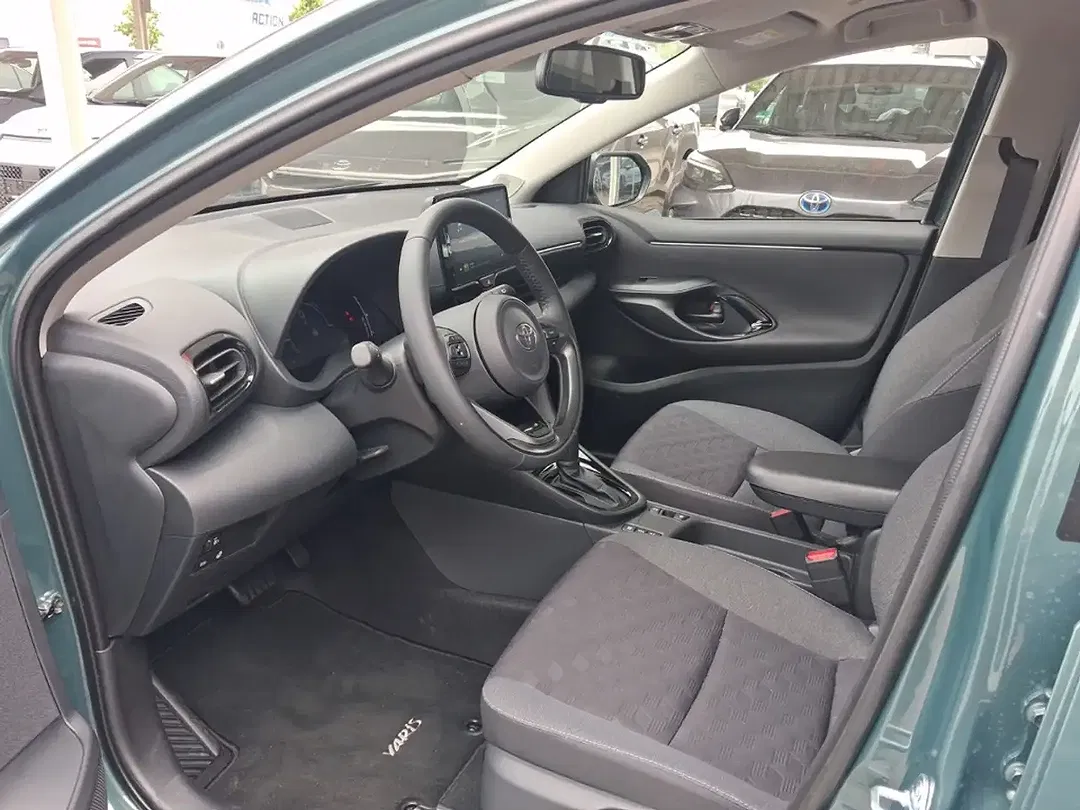 Toyota Yaris - Thumbnail 9