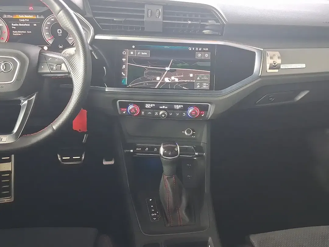Audi Q3 - Thumbnail 11