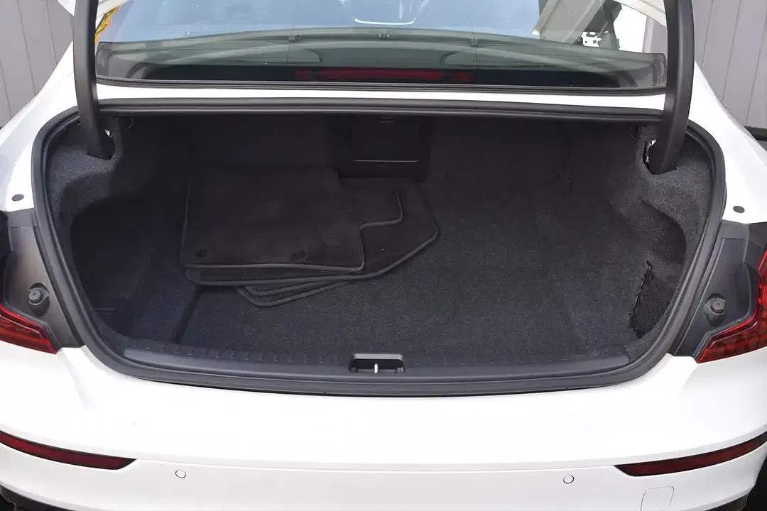 Volvo S60 - Thumbnail 3