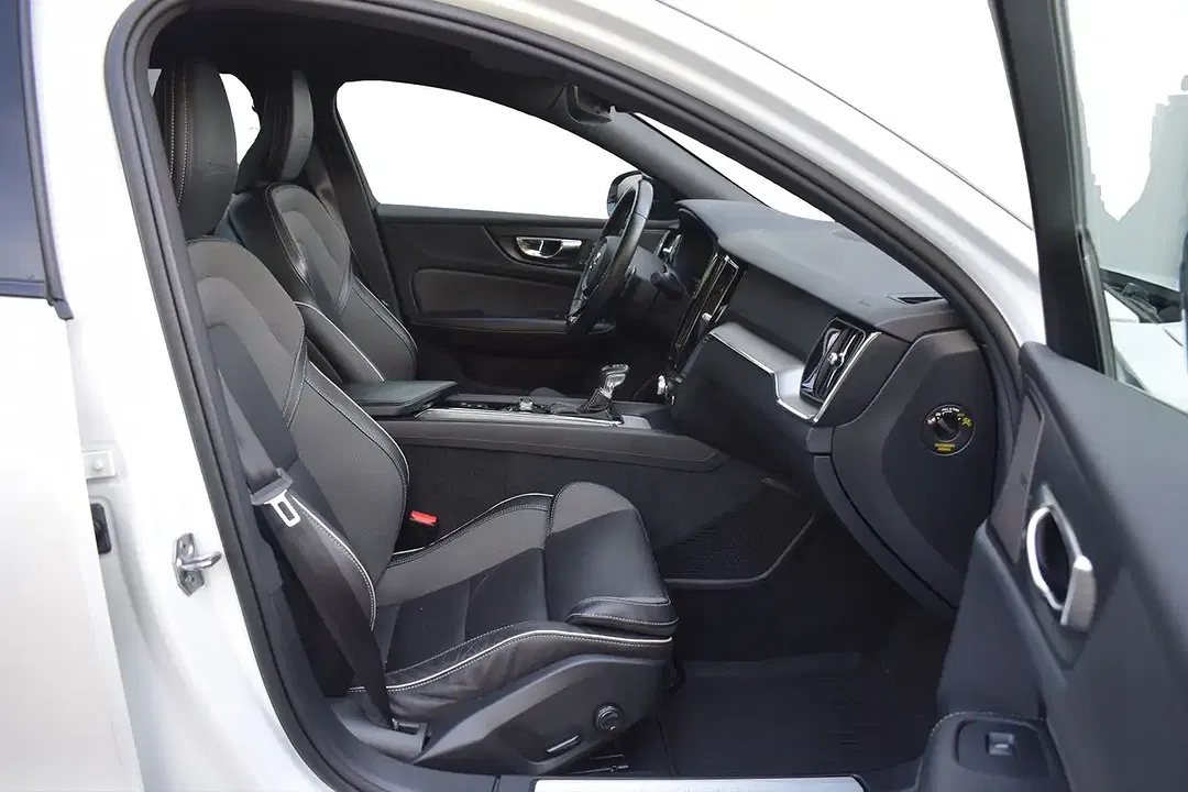 Volvo S60 - Thumbnail 4