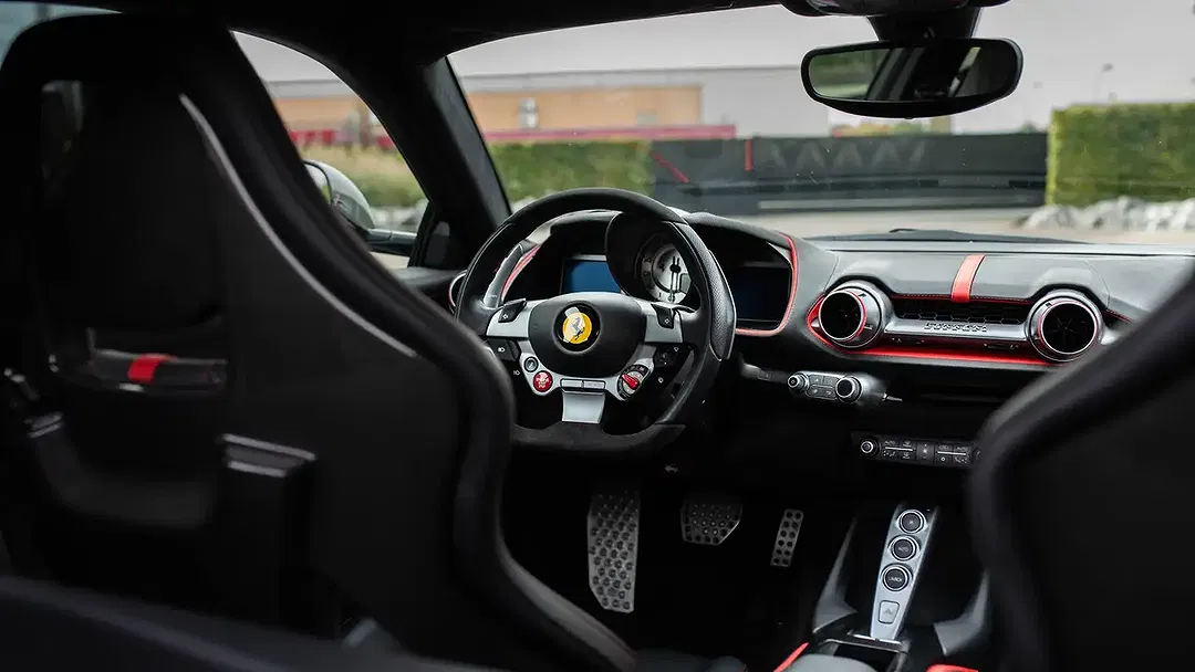 Ferrari 812 - Thumbnail 12