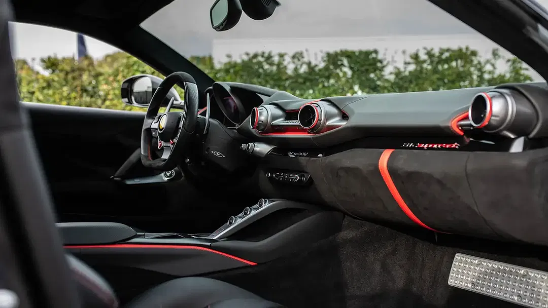 Ferrari 812 - Thumbnail 28