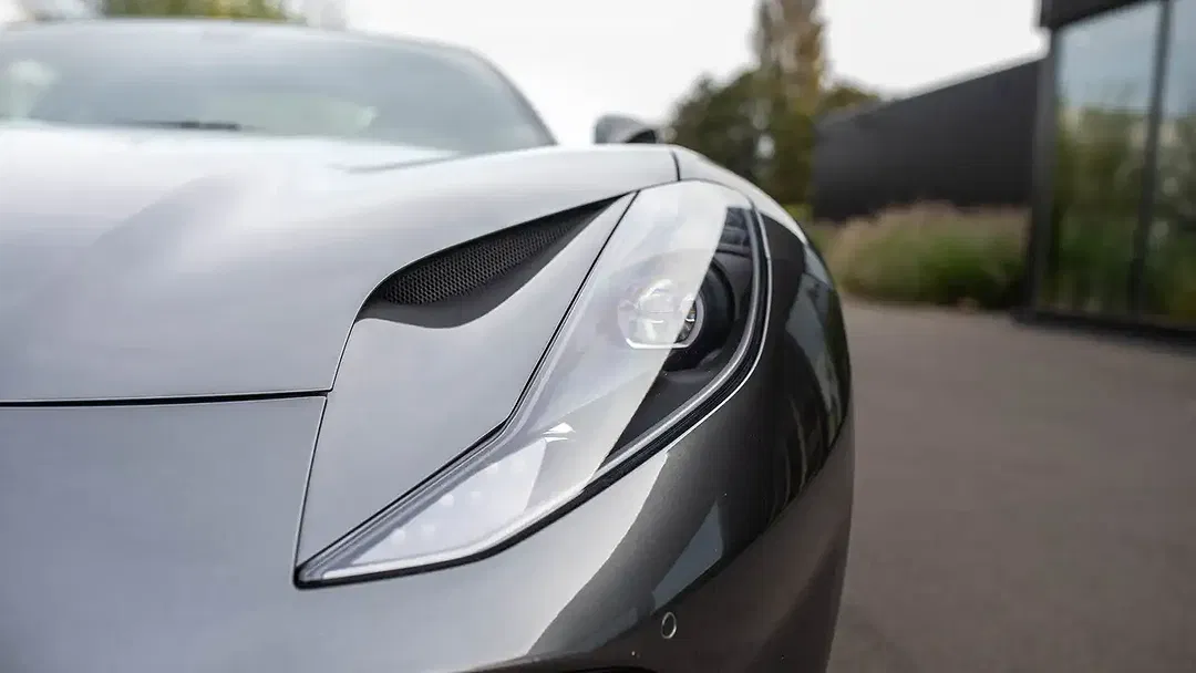Ferrari 812 - Thumbnail 3
