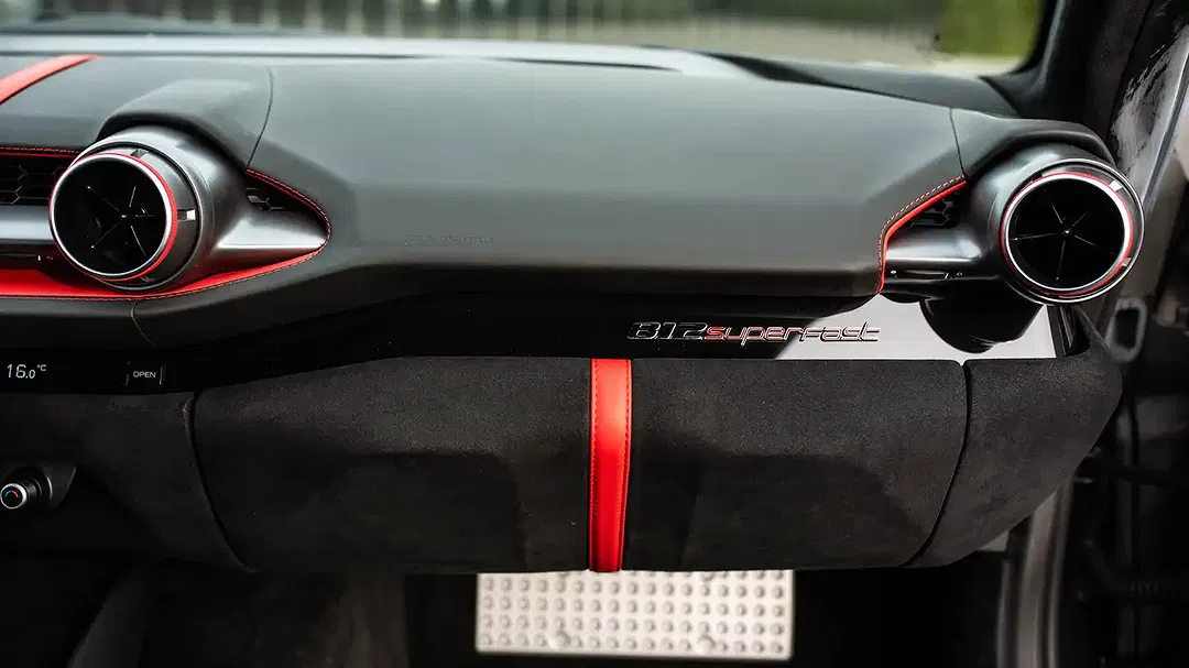 Ferrari 812 - Thumbnail 32