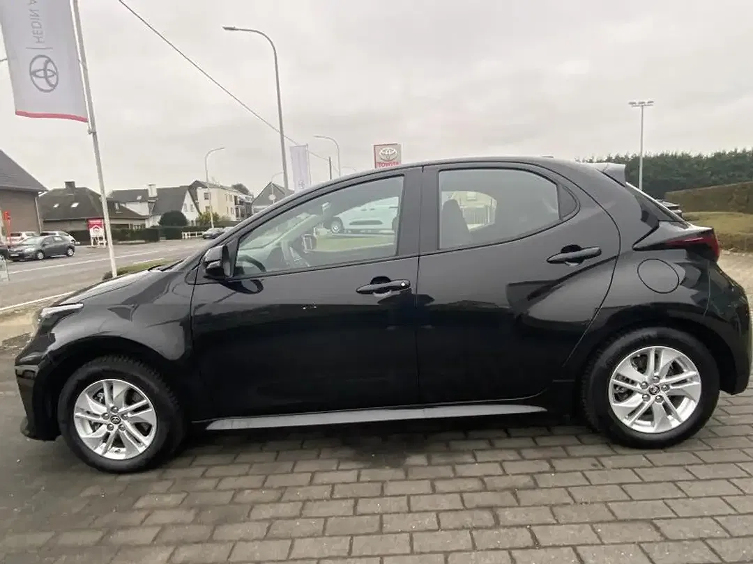 Toyota Yaris - Thumbnail 3