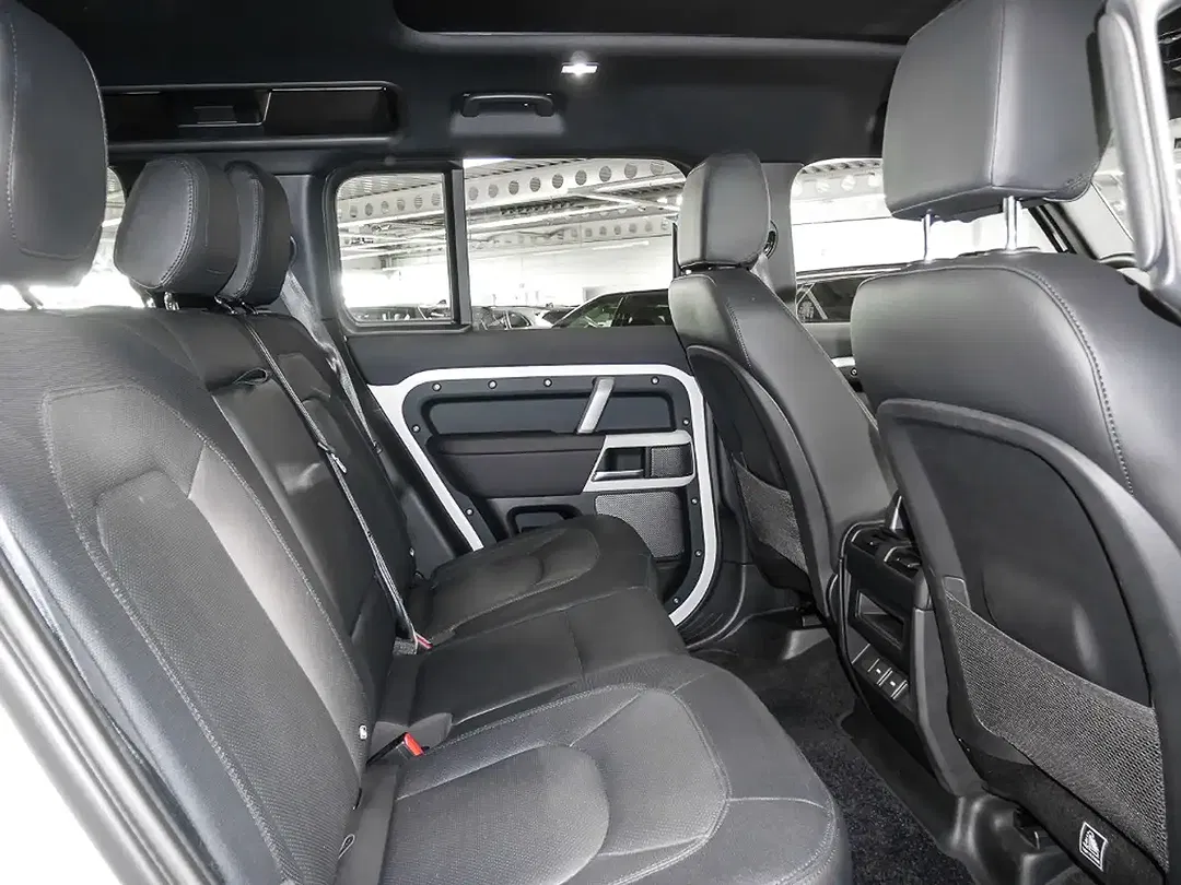Land Rover Defender - Thumbnail 4