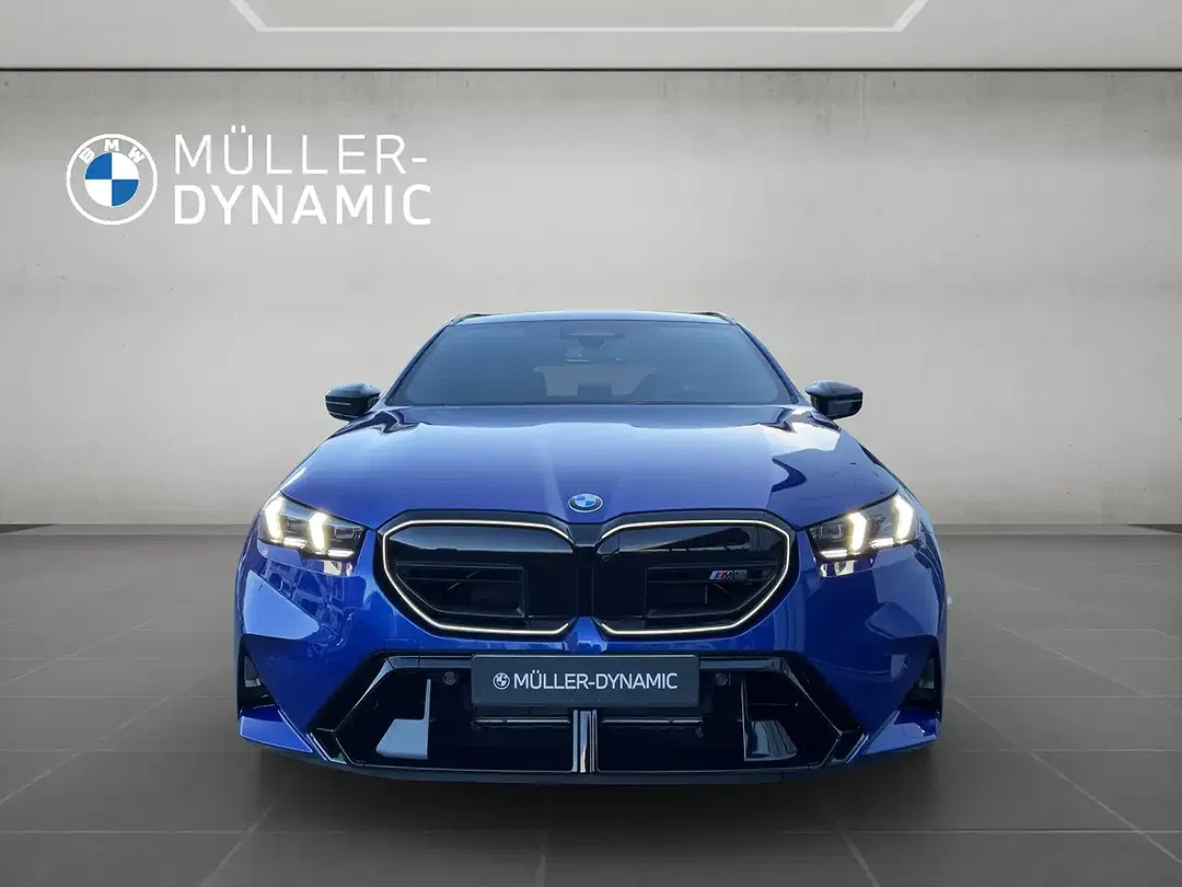 BMW M5 - Thumbnail 2