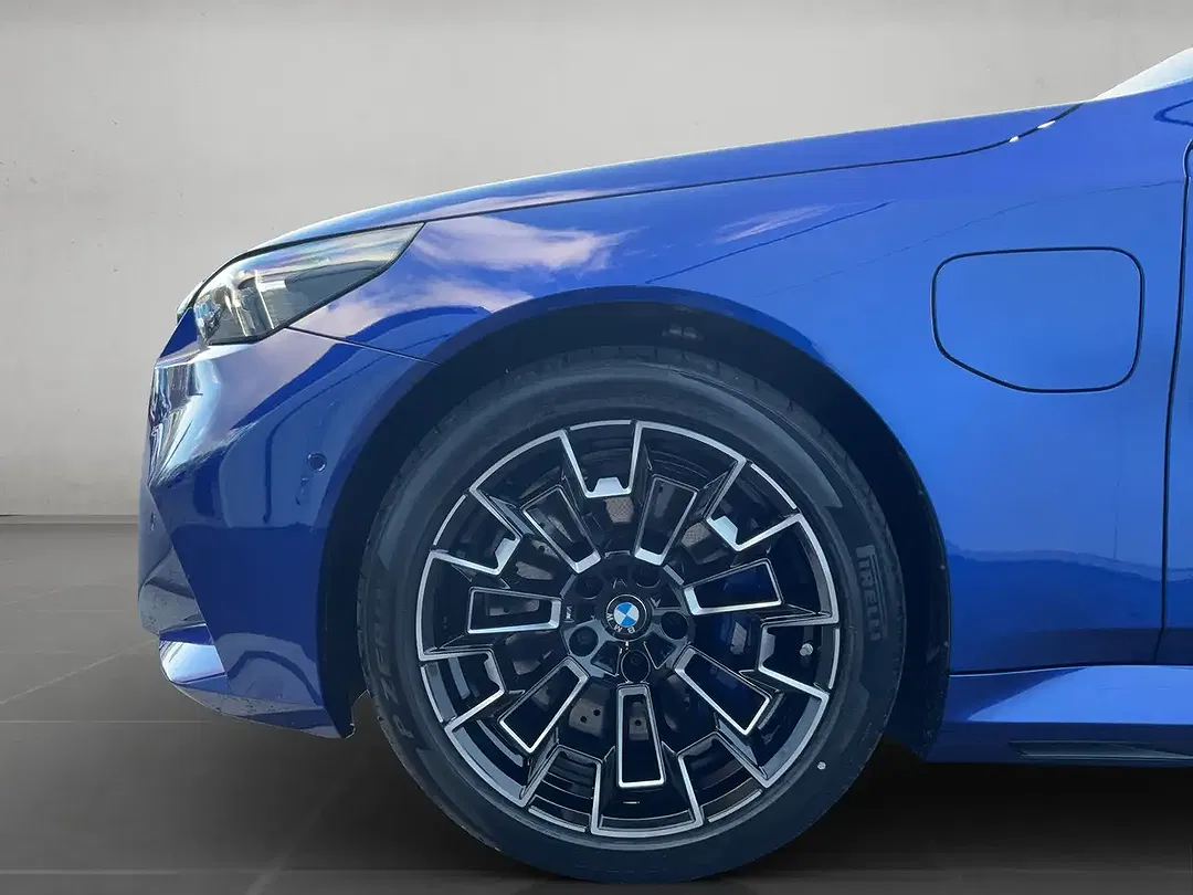 BMW M5 - Thumbnail 9