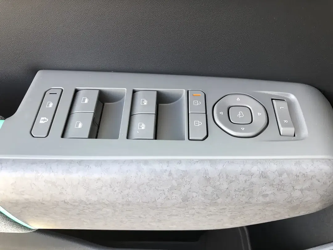 Kia EV4 - Thumbnail 13
