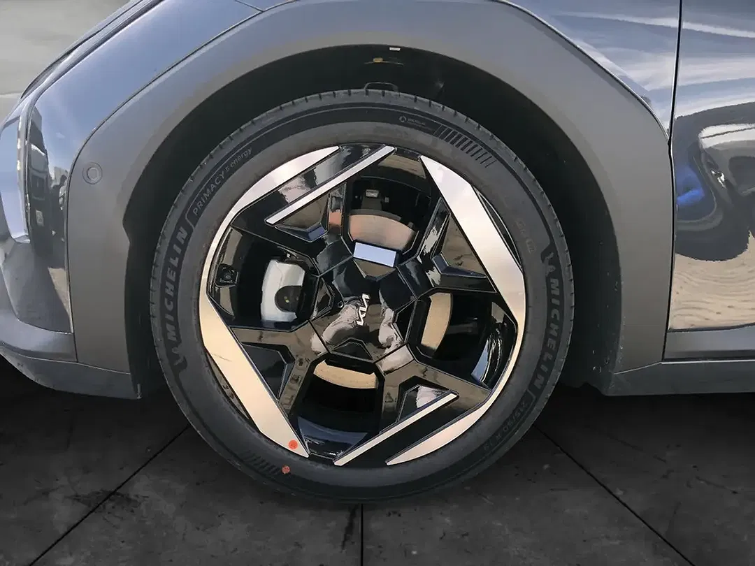 Kia EV4 - Thumbnail 5