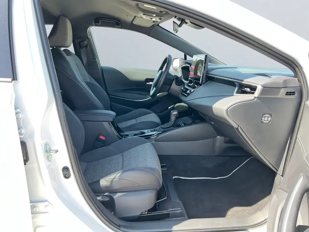 Toyota Corolla - Thumbnail 6