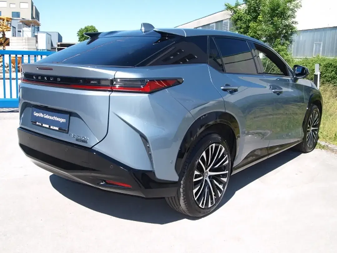 Lexus RZ - Thumbnail 4