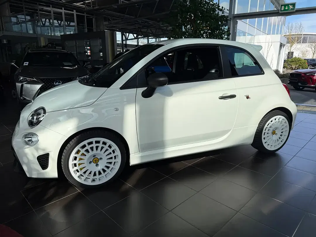 Abarth 695 - Thumbnail 3