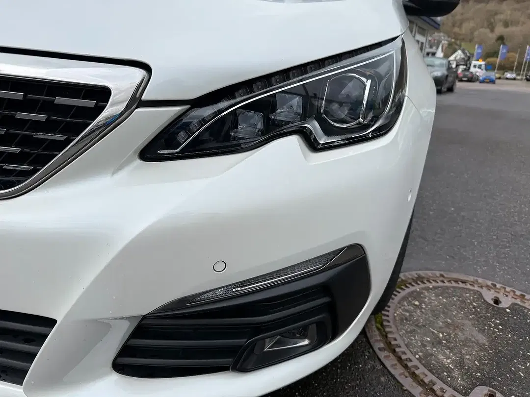 Peugeot 308 - Thumbnail 11
