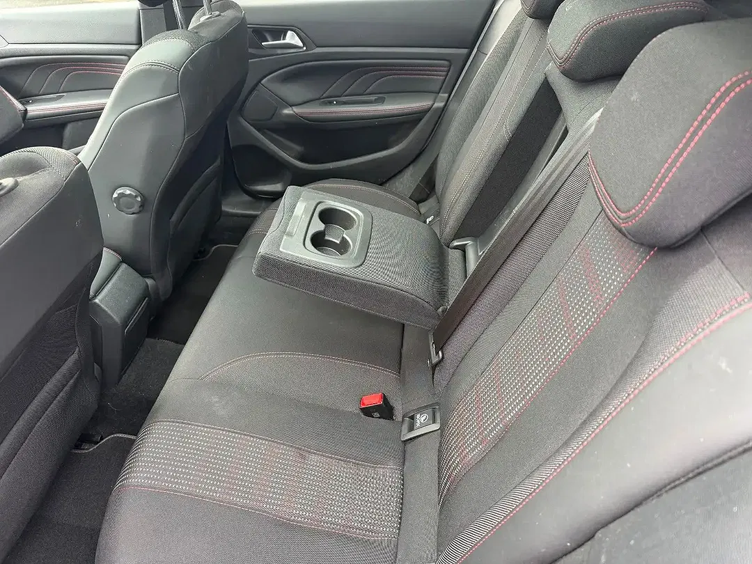 Peugeot 308 - Thumbnail 4
