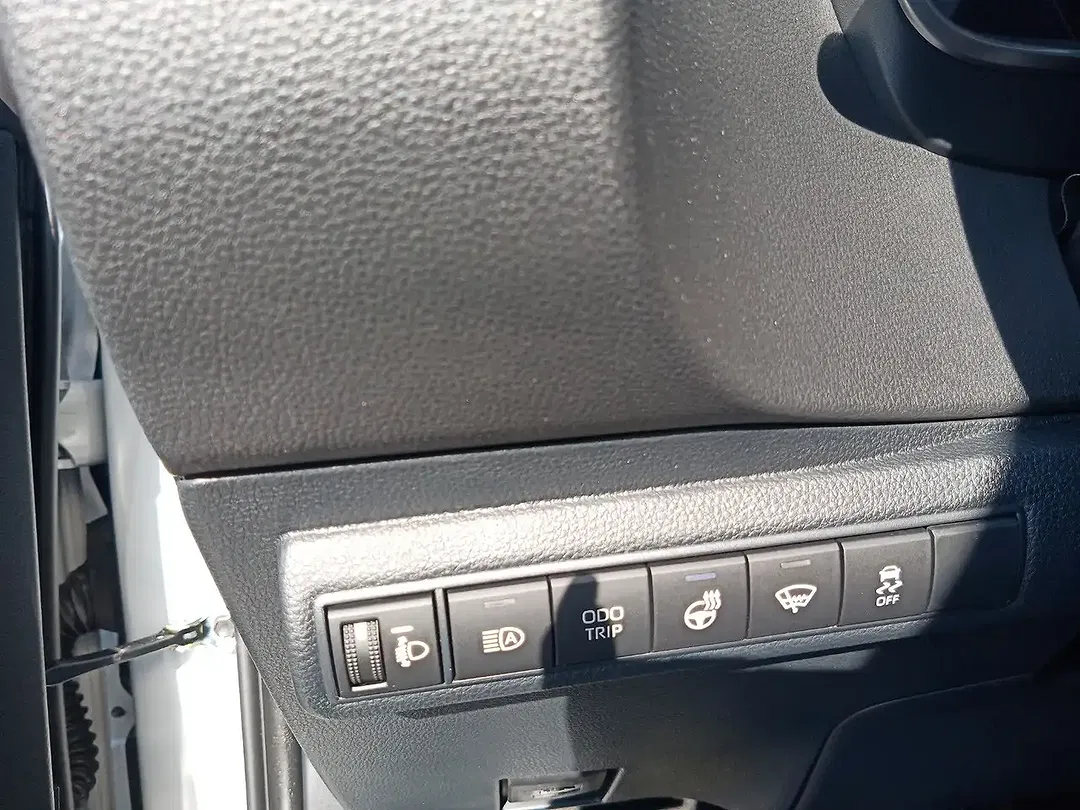 Toyota Corolla - Thumbnail 10