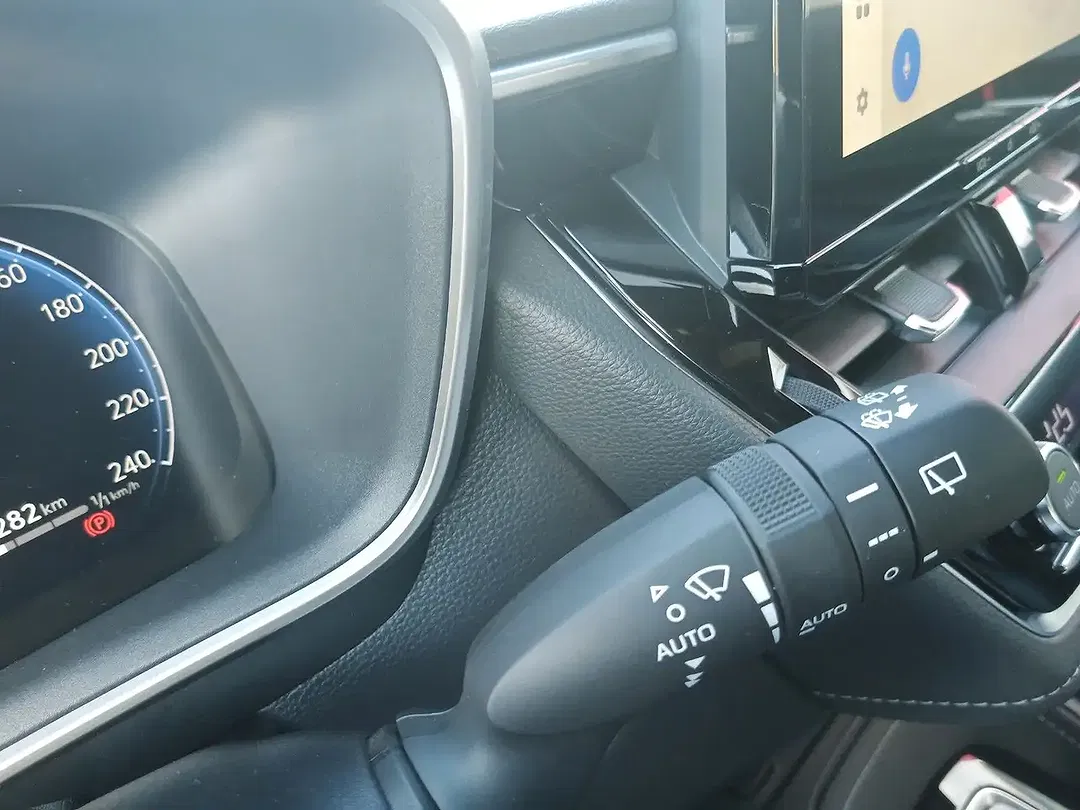 Toyota Corolla - Thumbnail 13