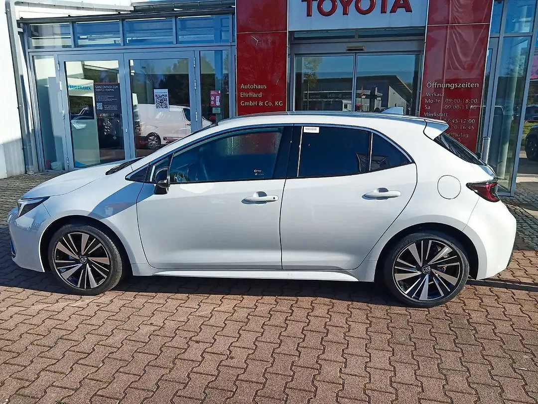 Toyota Corolla - Thumbnail 2