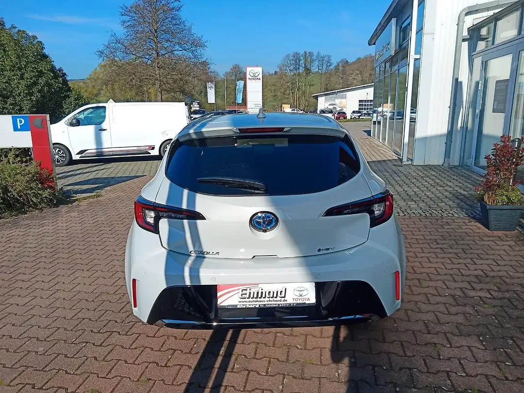 Toyota Corolla - Thumbnail 4