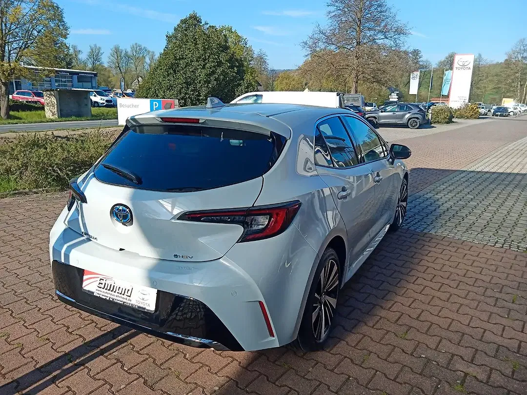 Toyota Corolla - Thumbnail 5