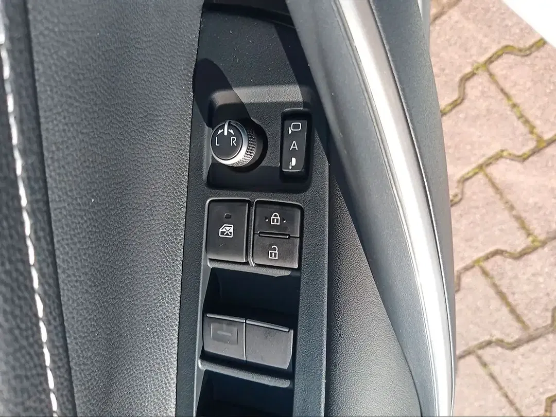 Toyota Corolla - Thumbnail 9