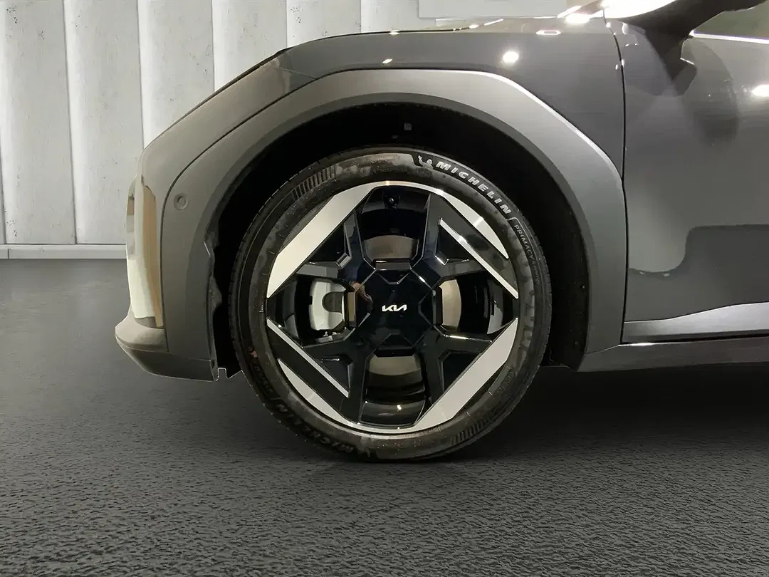 Kia EV4 - Thumbnail 9