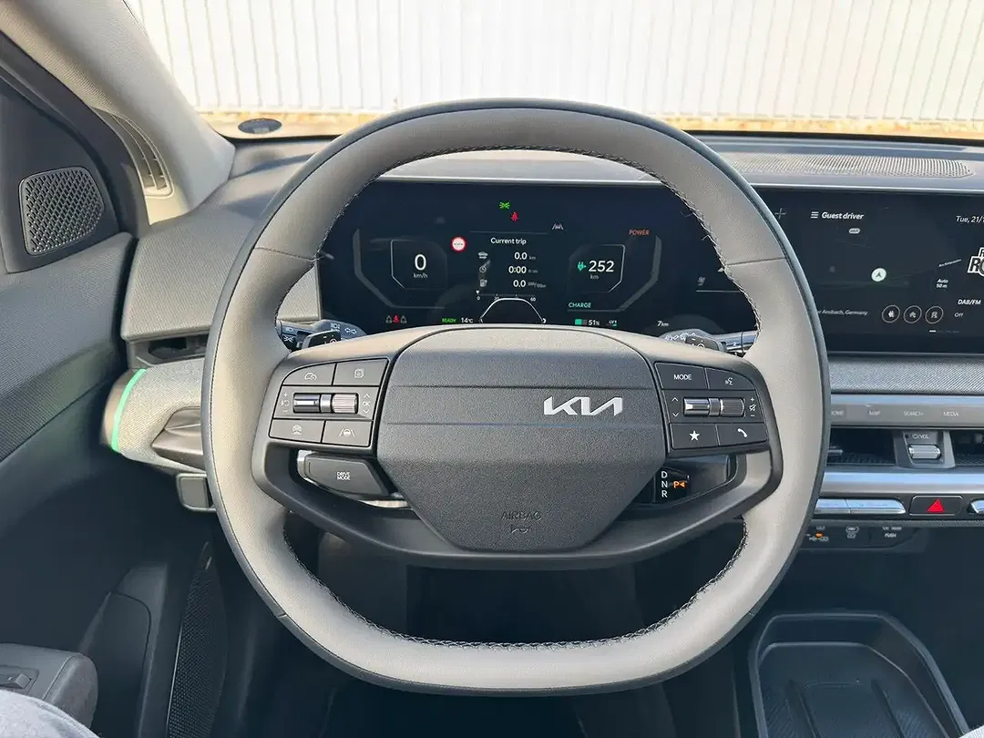 Kia EV4 - Thumbnail 13