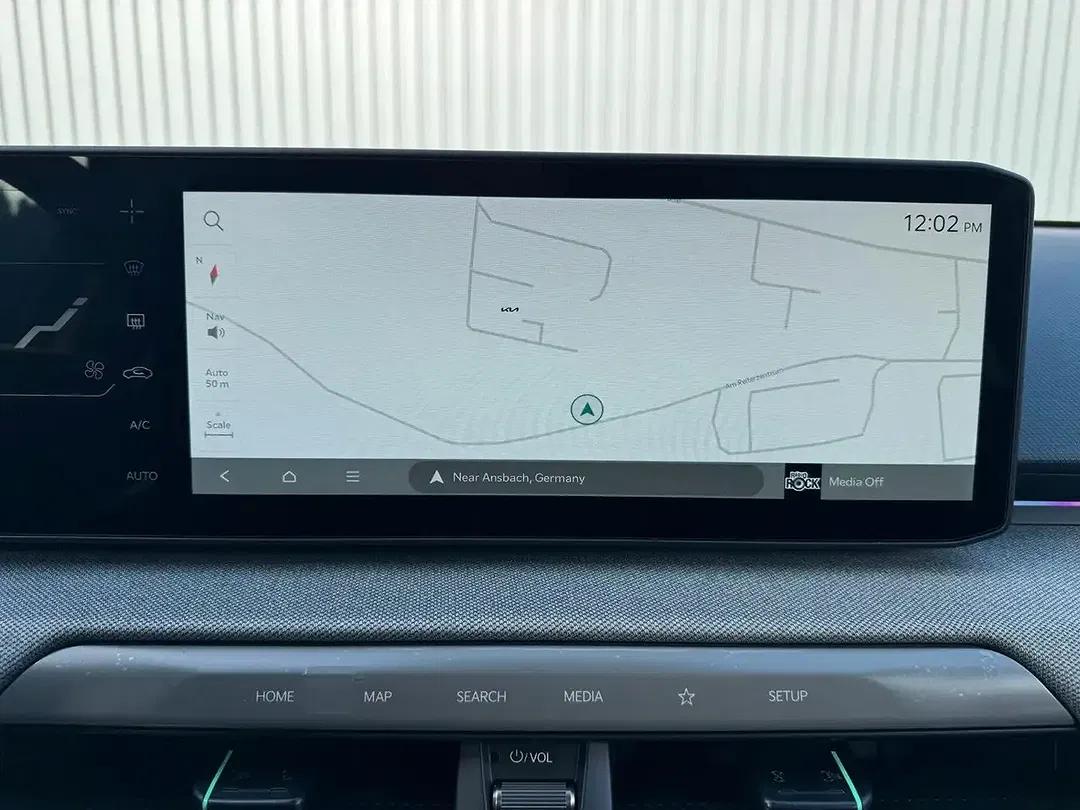 Kia EV4 - Thumbnail 15