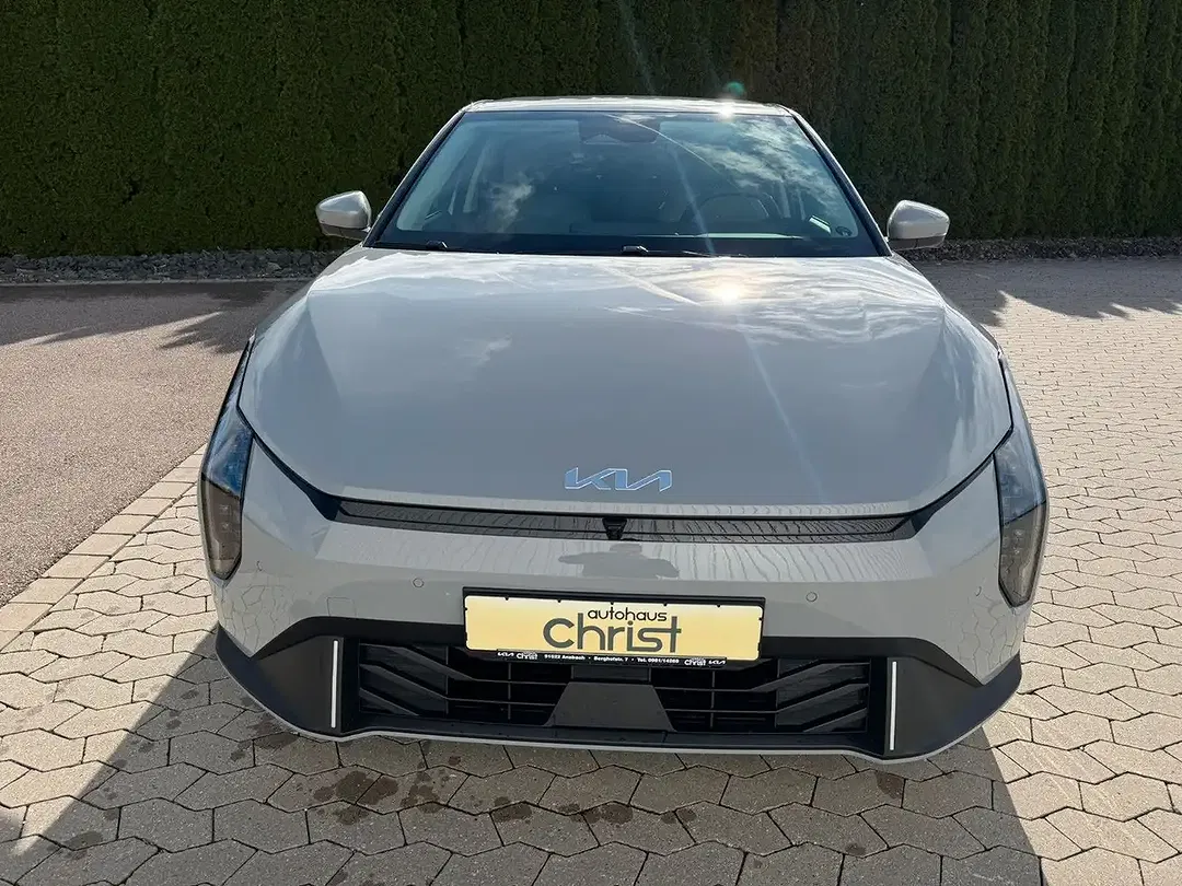 Kia EV4 - Thumbnail 3