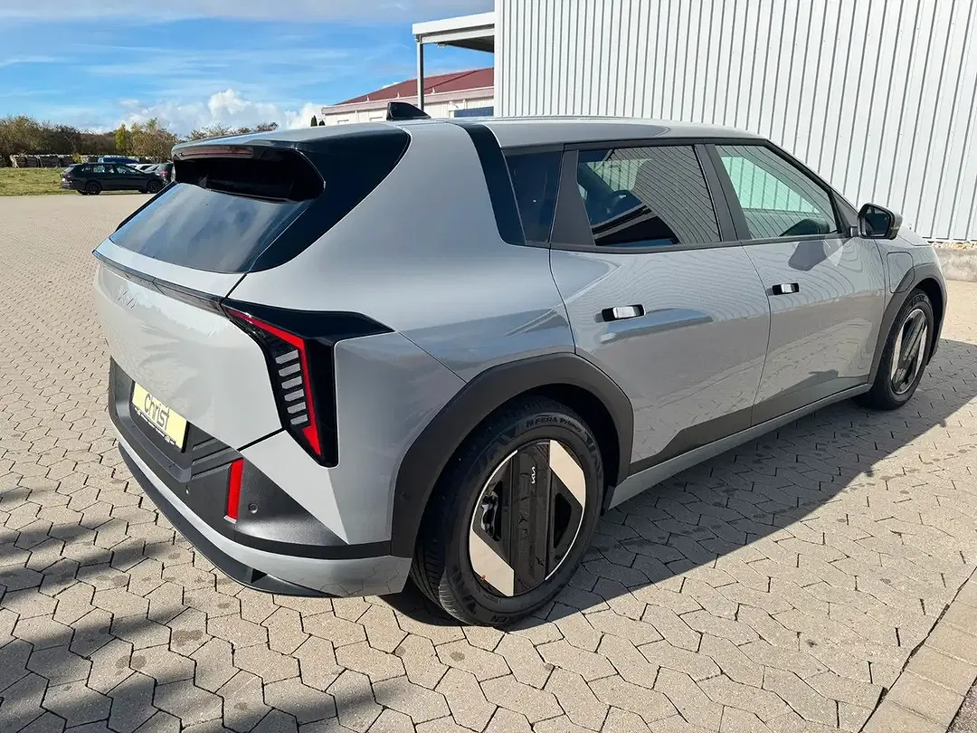Kia EV4 - Thumbnail 5