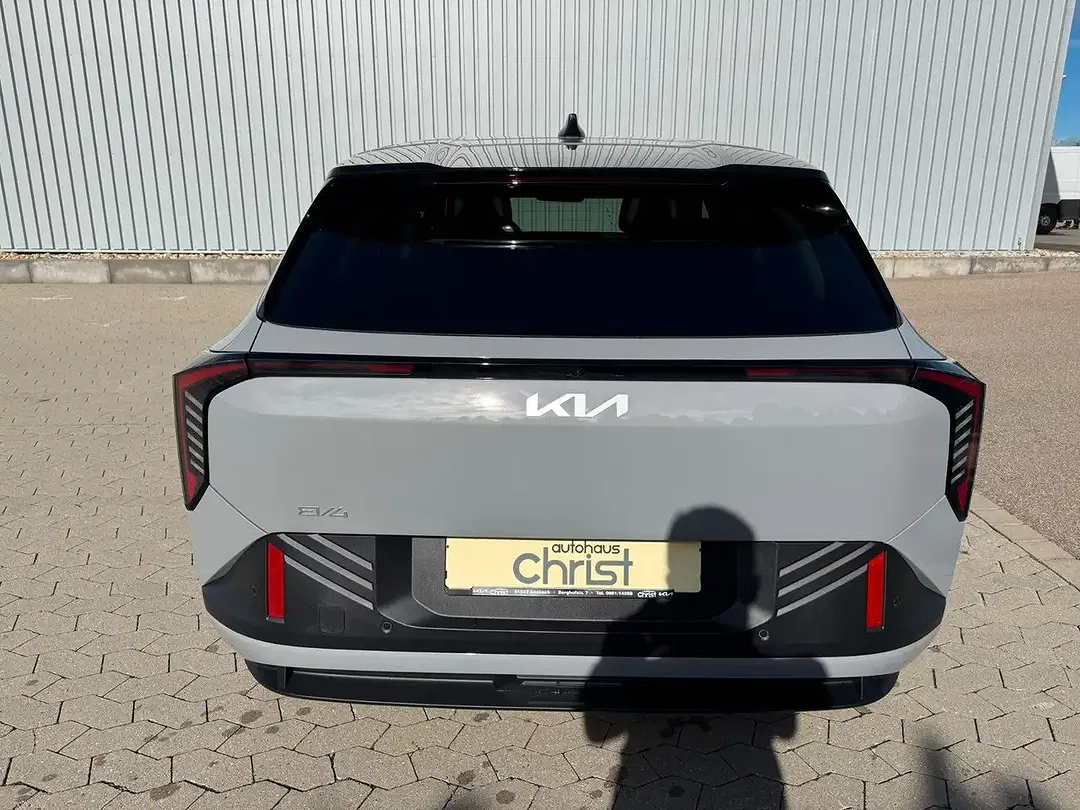 Kia EV4 - Thumbnail 6