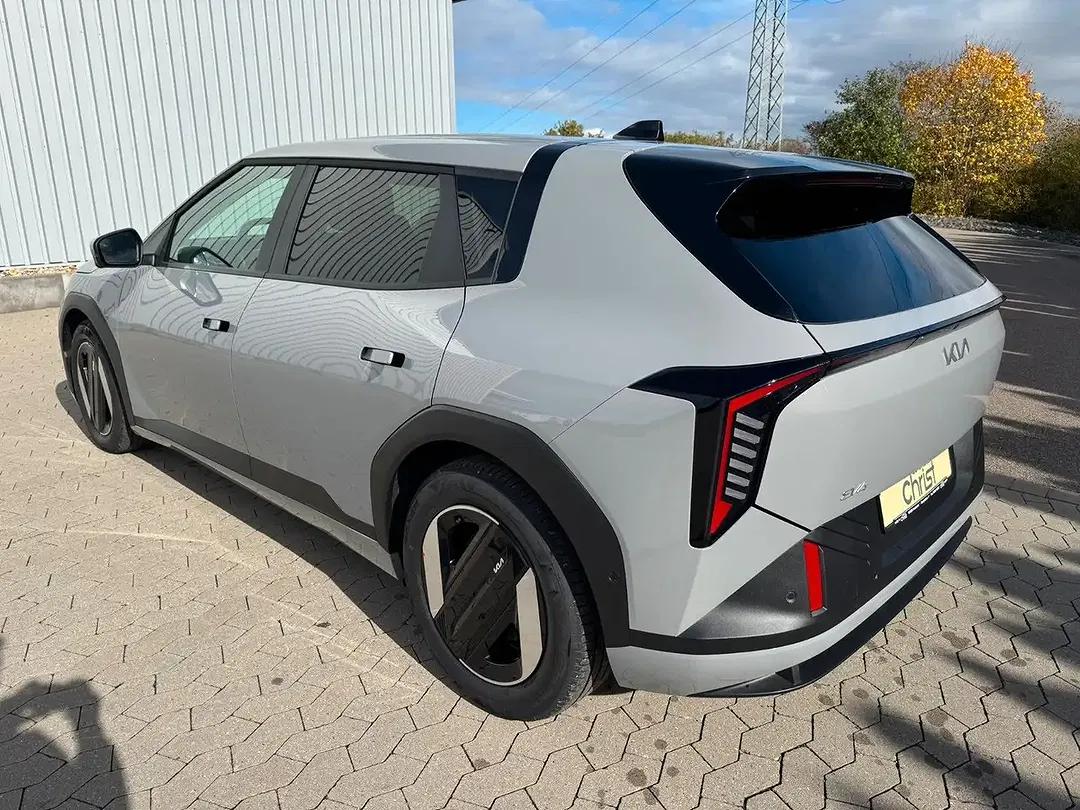 Kia EV4 - Thumbnail 7