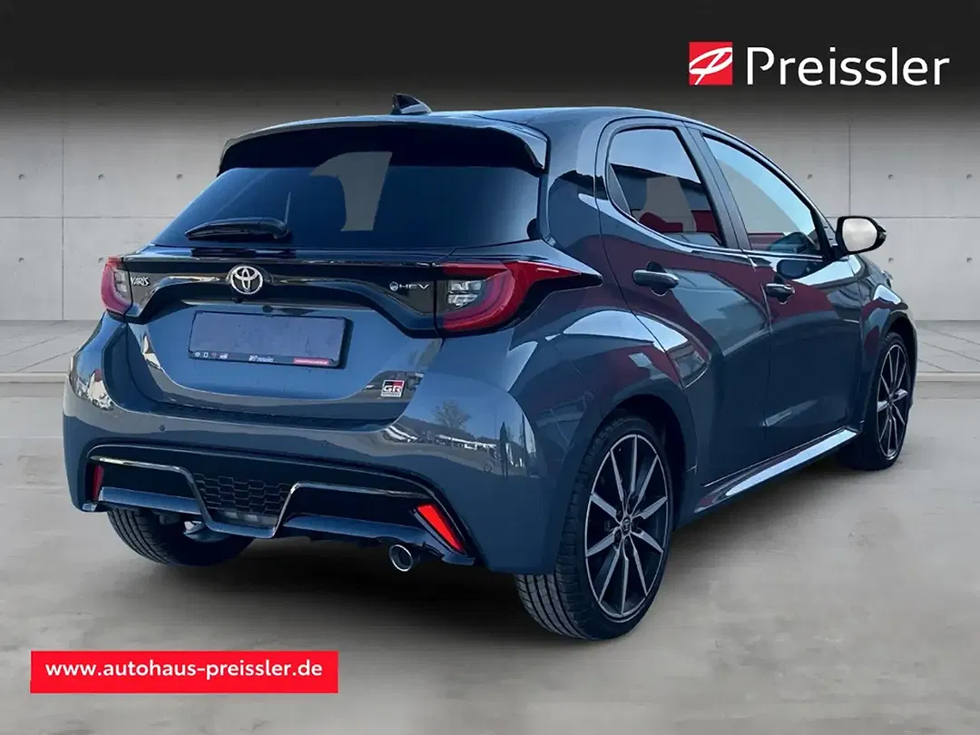 Toyota Yaris - Thumbnail 11