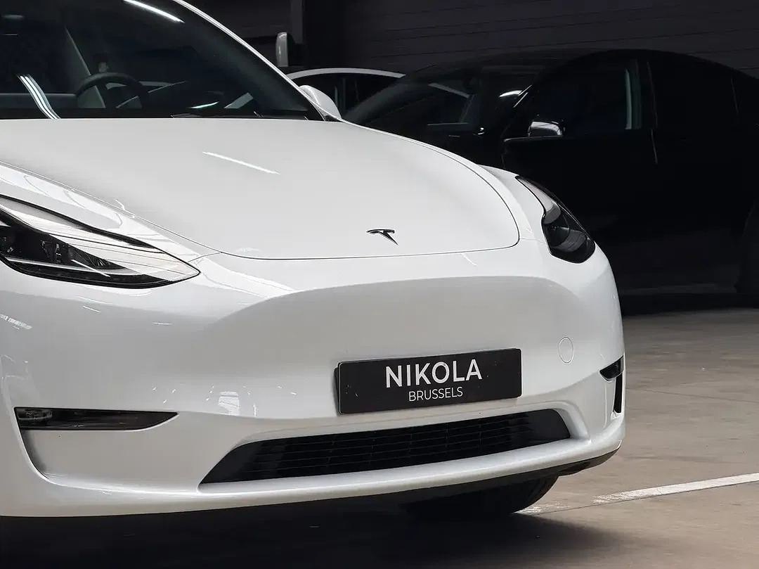 Tesla Model Y - Thumbnail 5