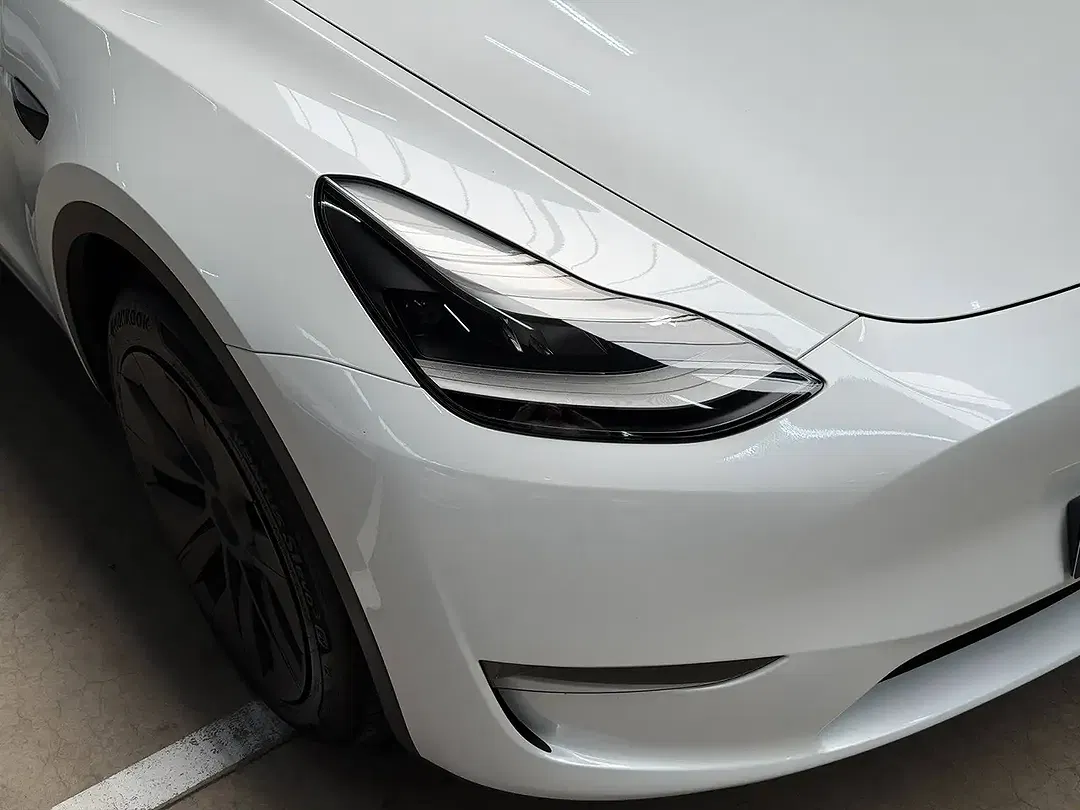 Tesla Model Y - Thumbnail 6