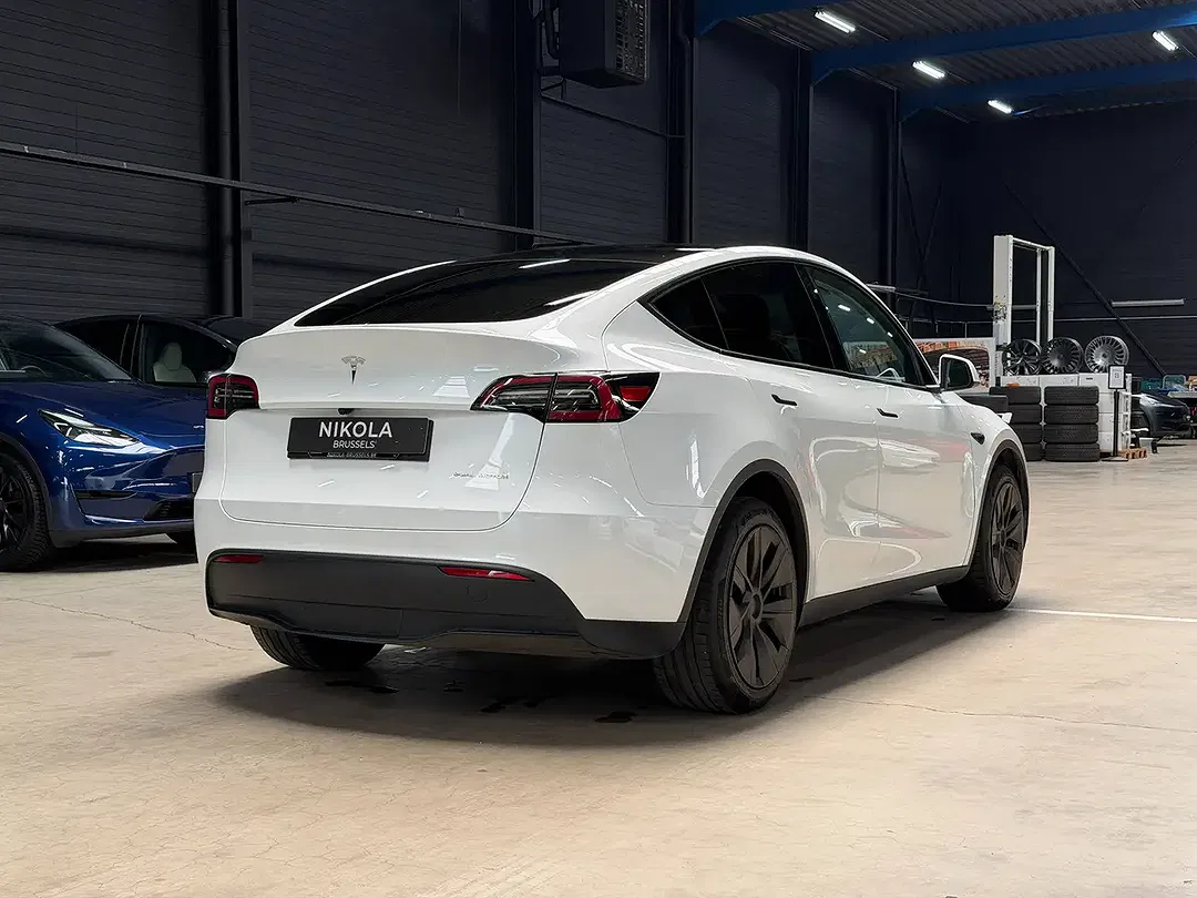 Tesla Model Y - Thumbnail 7