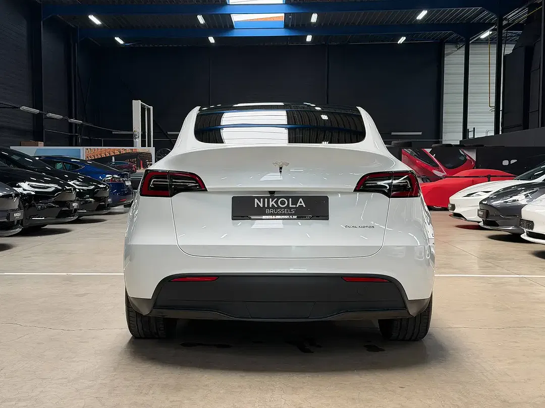 Tesla Model Y - Thumbnail 8