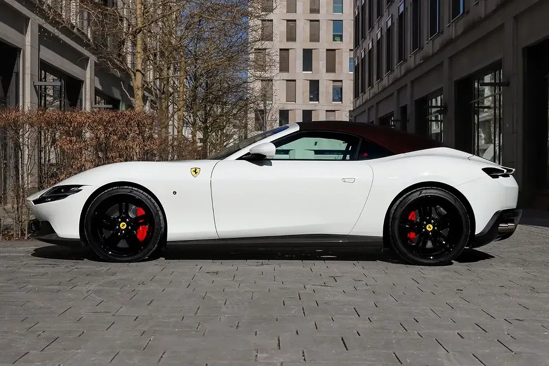 Ferrari Roma - Thumbnail 2