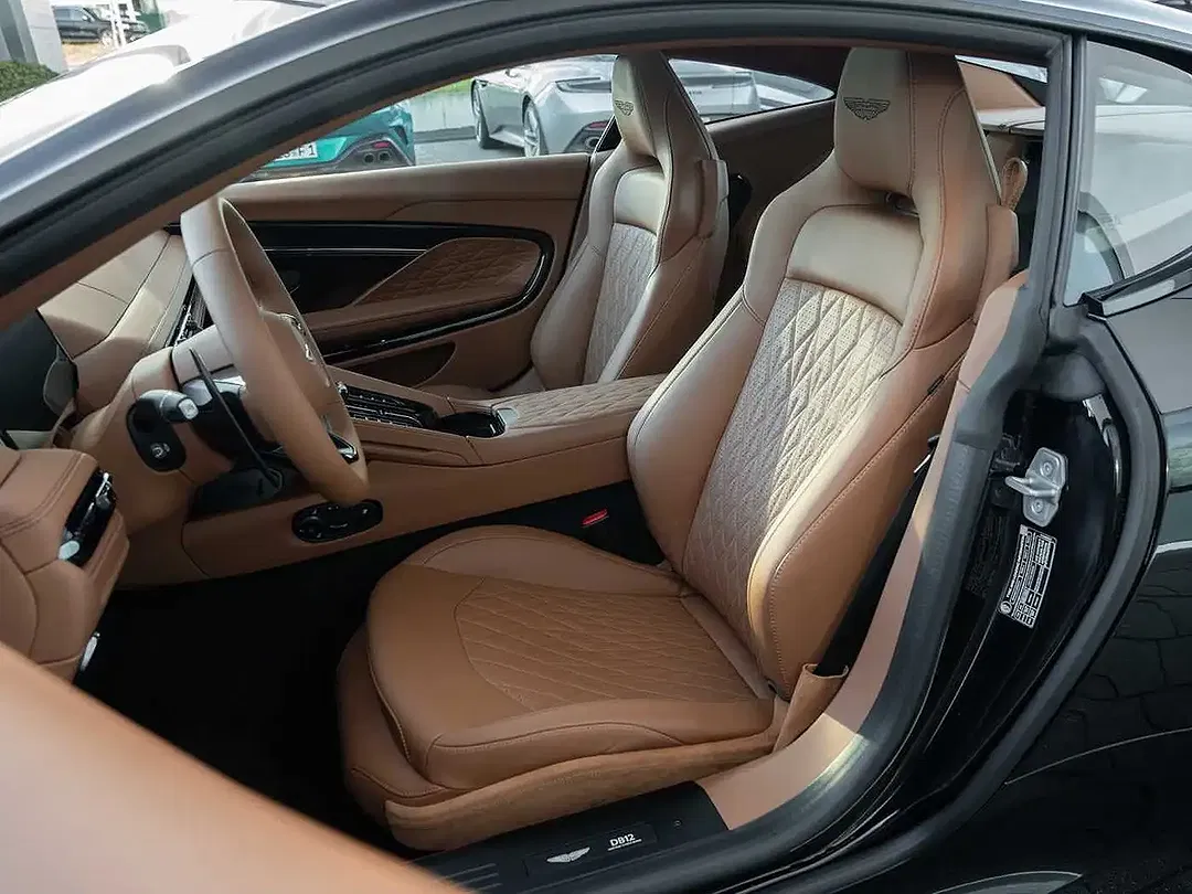 Aston Martin DB12 - Thumbnail 12