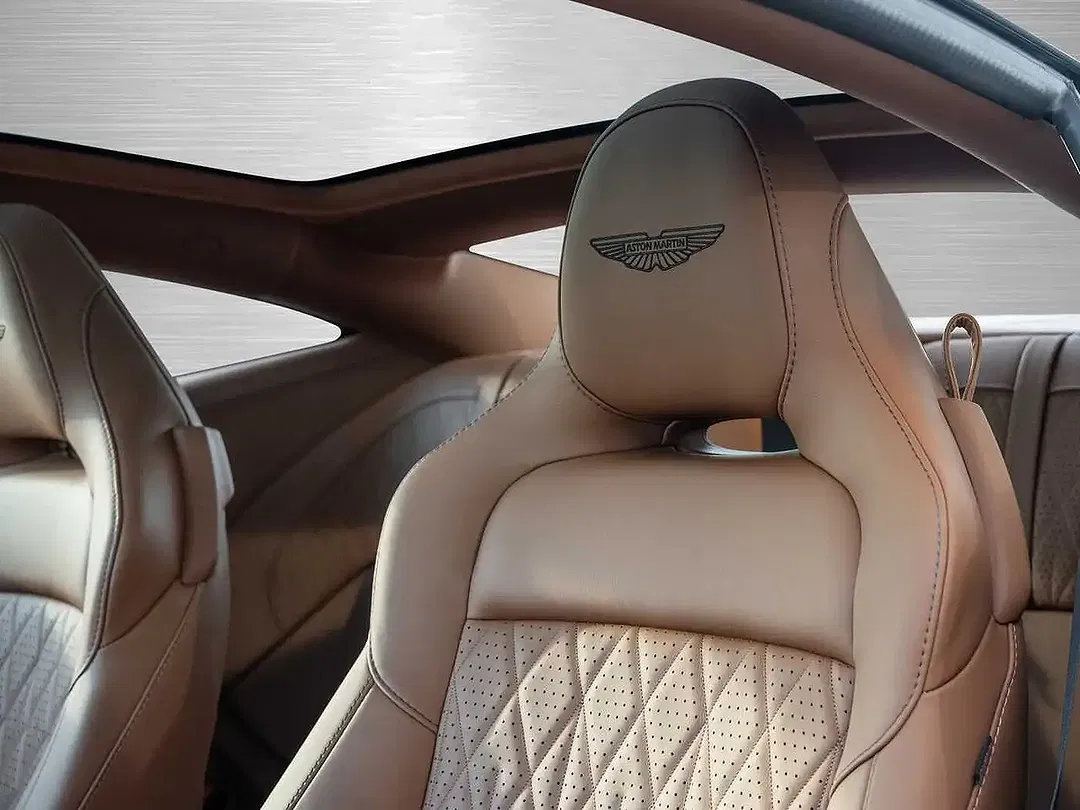 Aston Martin DB12 - Thumbnail 5