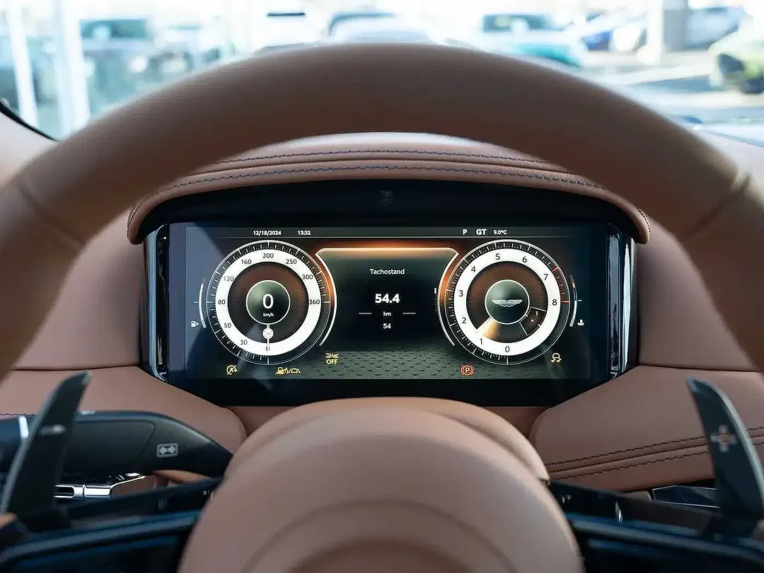 Aston Martin DB12 - Thumbnail 6