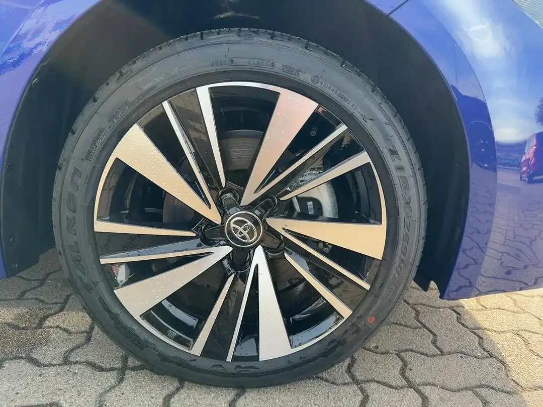 Toyota Corolla - Thumbnail 6