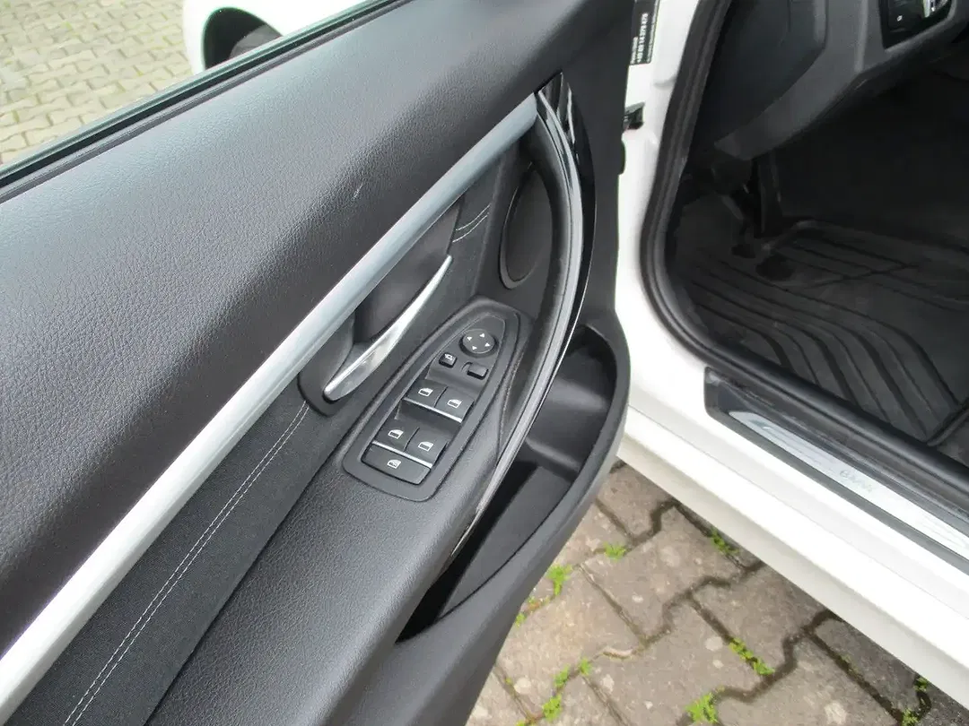 BMW 320 - Thumbnail 13