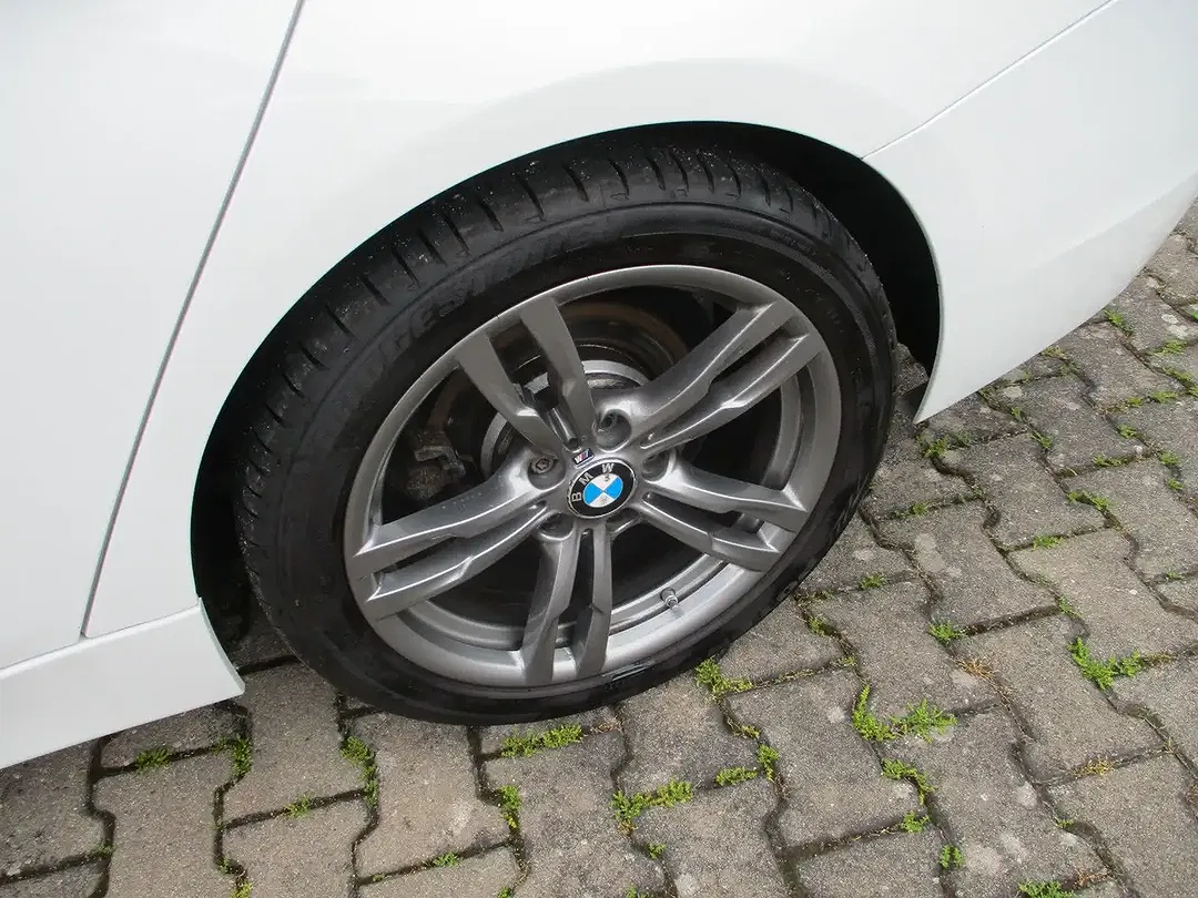 BMW 320 - Thumbnail 3